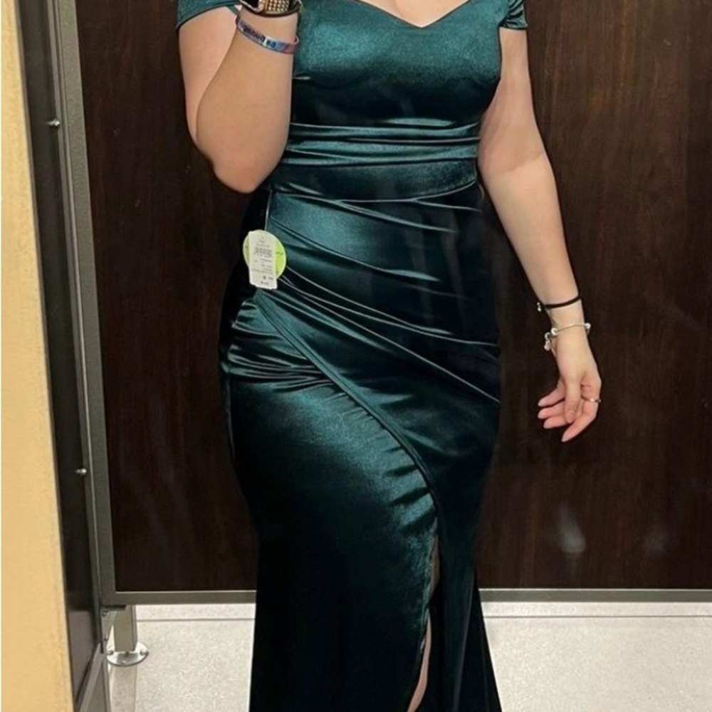 Windsor Green Ruched Sweetheart Gown for Prom